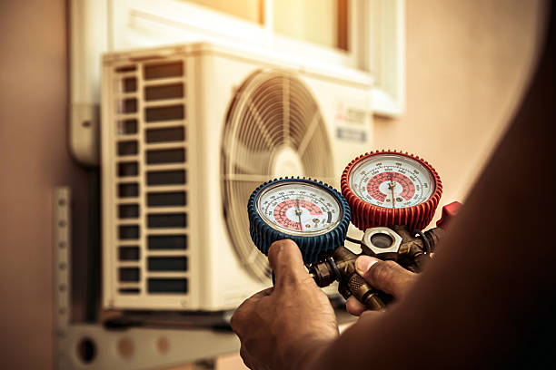 Professional Hvac Installation technician working in Burnips, MI